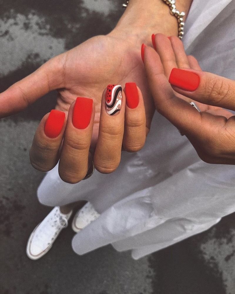 Обворожительные красные ногти 2026 – топовые техники и примеры дизайна