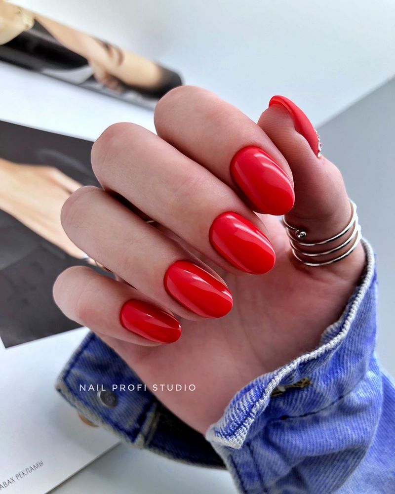 Обворожительные красные ногти 2026 – топовые техники и примеры дизайна