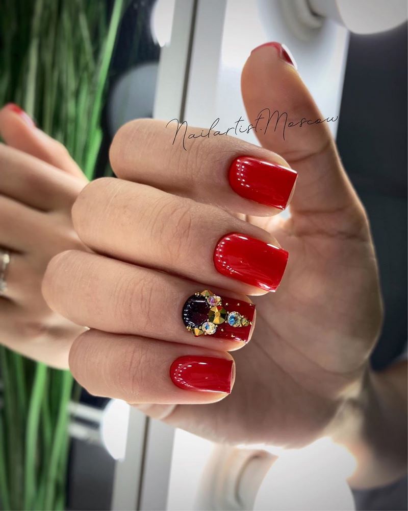 Обворожительные красные ногти 2026 – топовые техники и примеры дизайна