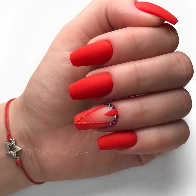 Обворожительные красные ногти 2026 – топовые техники и примеры дизайна