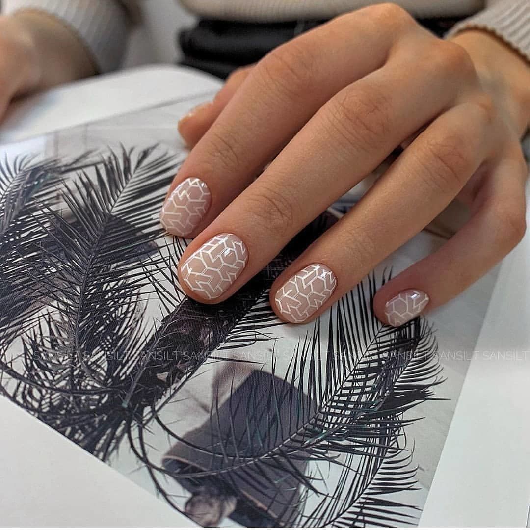 Стильный стемпинг маникюр 2026 – новые идеи дизайна