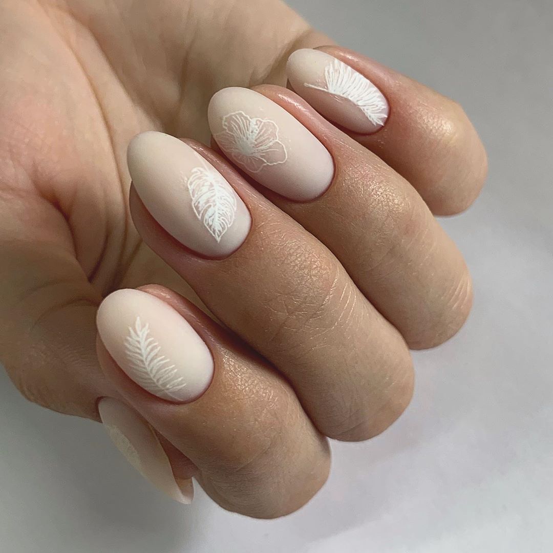 Стильный стемпинг маникюр 2026 – новые идеи дизайна