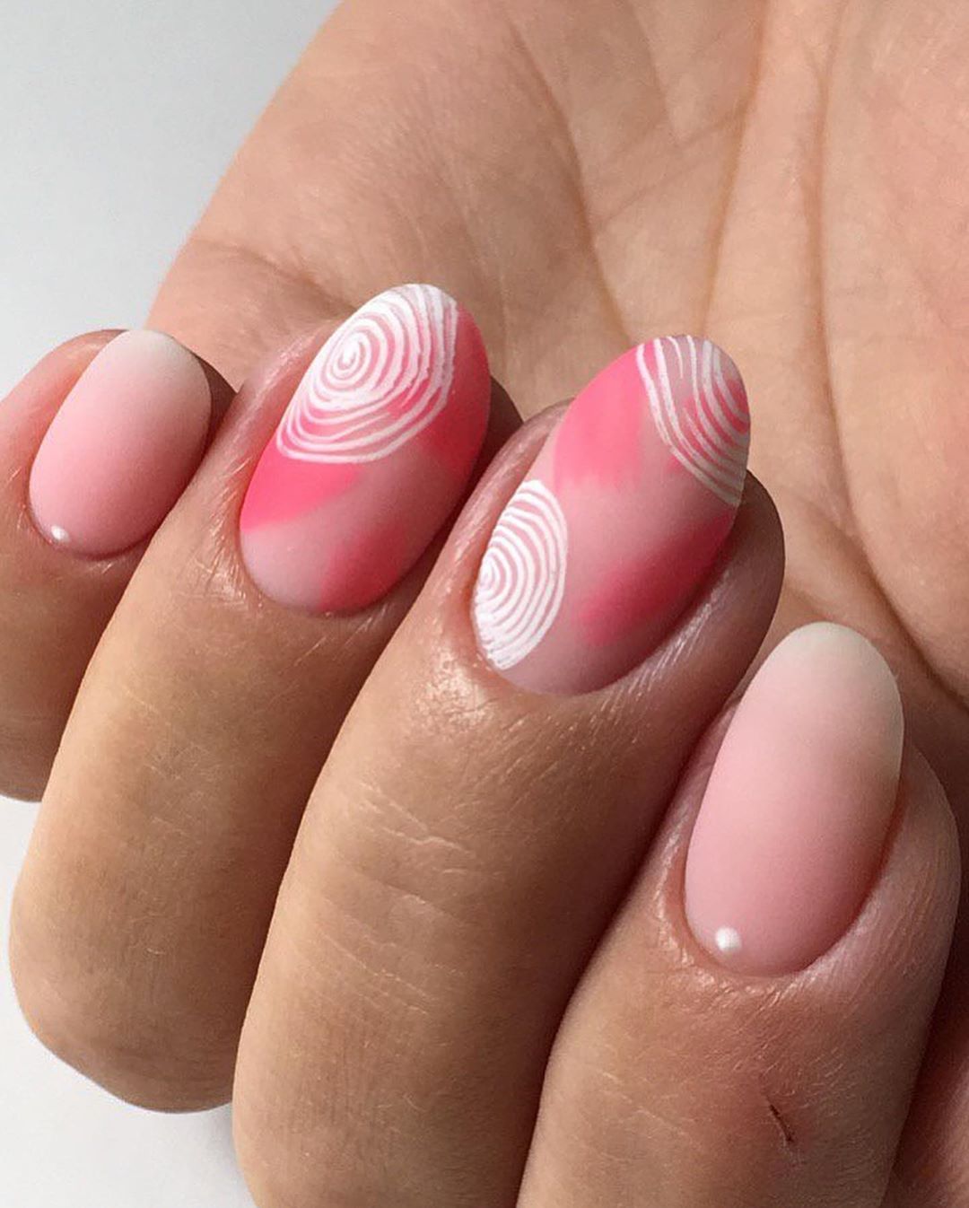 Стильный стемпинг маникюр 2026 – новые идеи дизайна