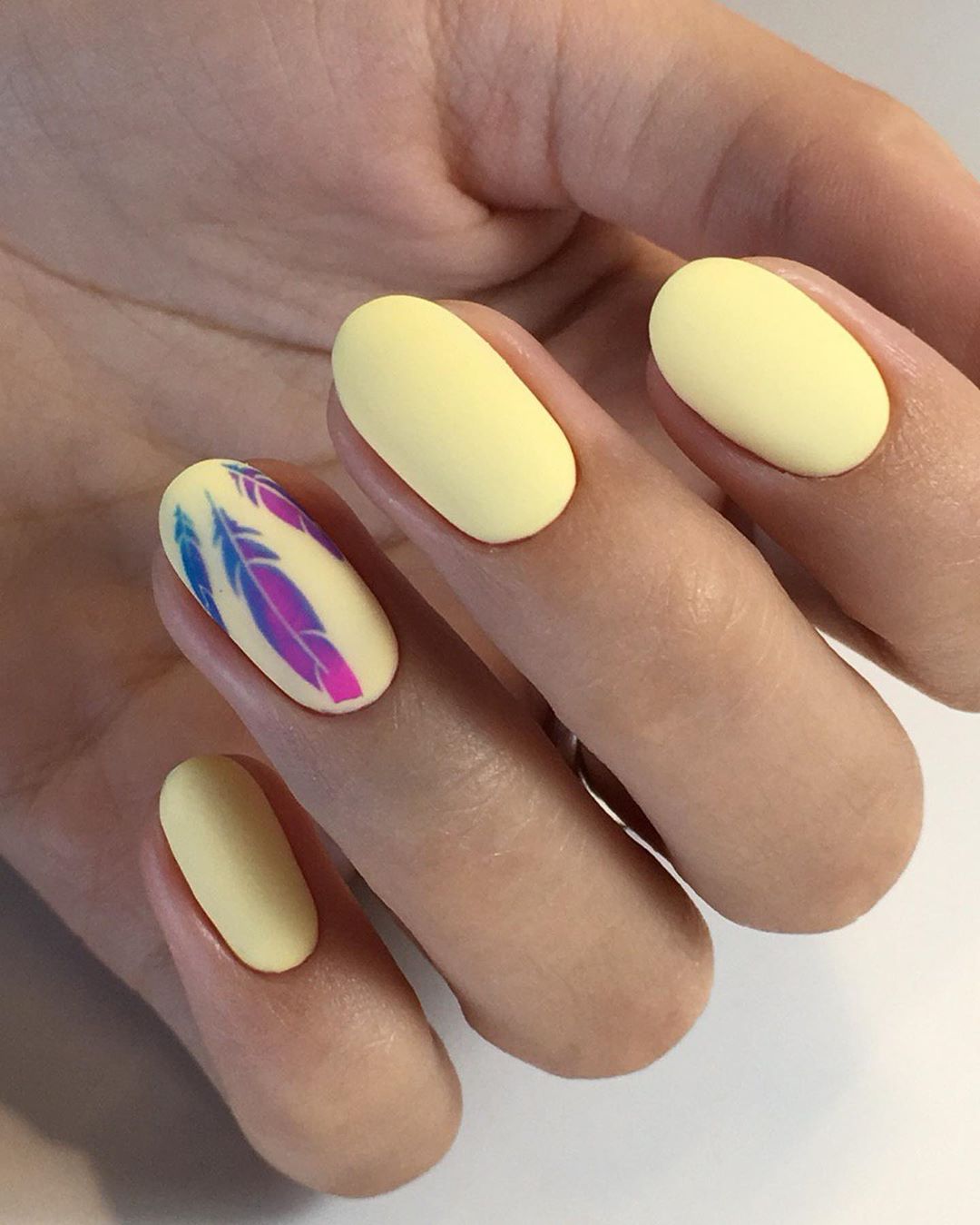 Стильный стемпинг маникюр 2026 – новые идеи дизайна