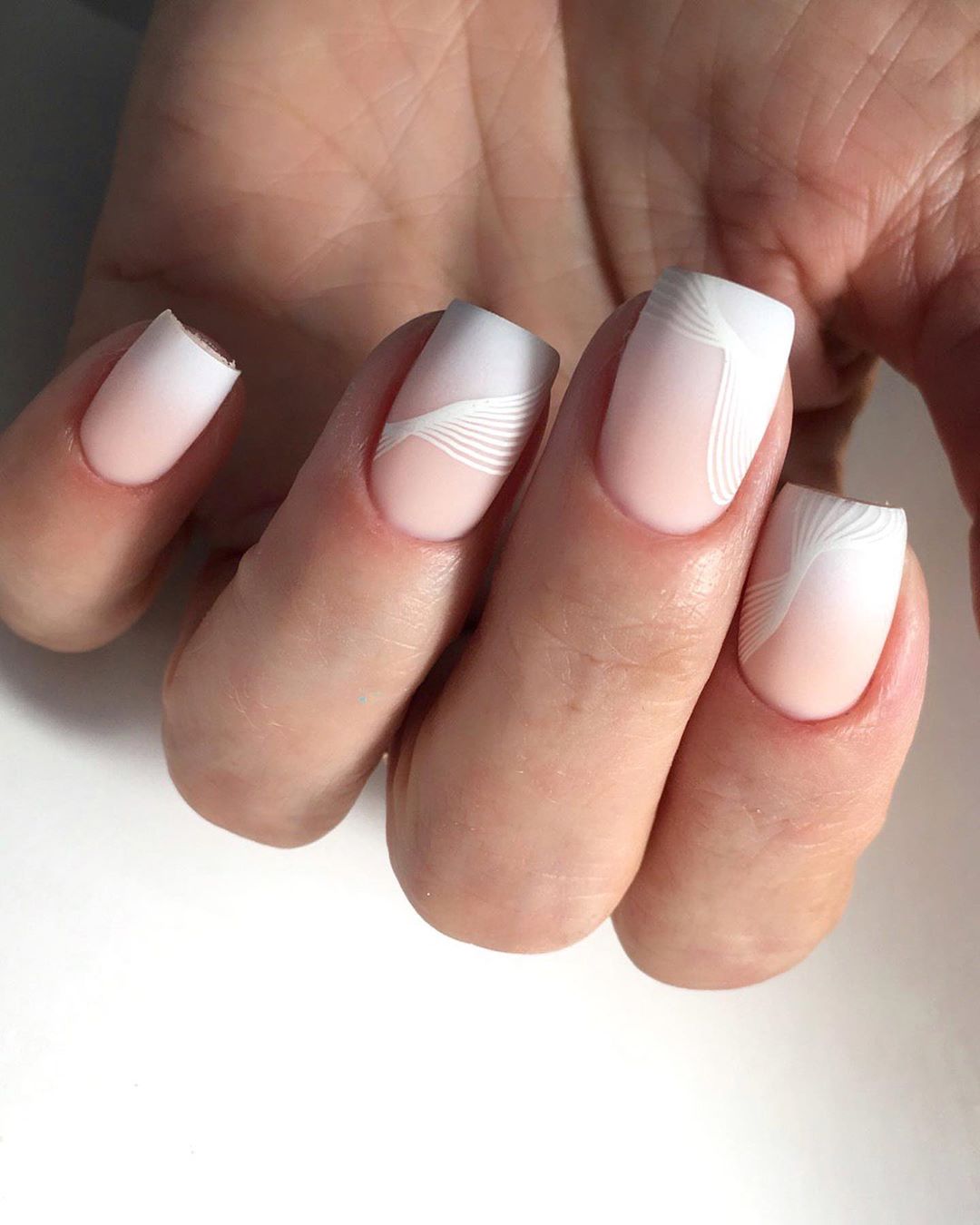 Стильный стемпинг маникюр 2026 – новые идеи дизайна