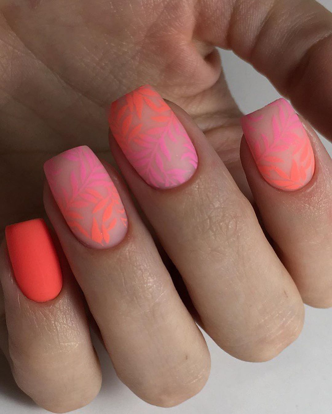 Стильный стемпинг маникюр 2026 – новые идеи дизайна