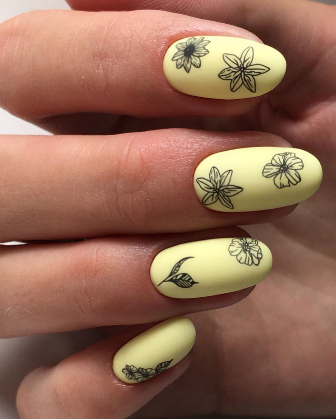 Стильный стемпинг маникюр 2026 – новые идеи дизайна