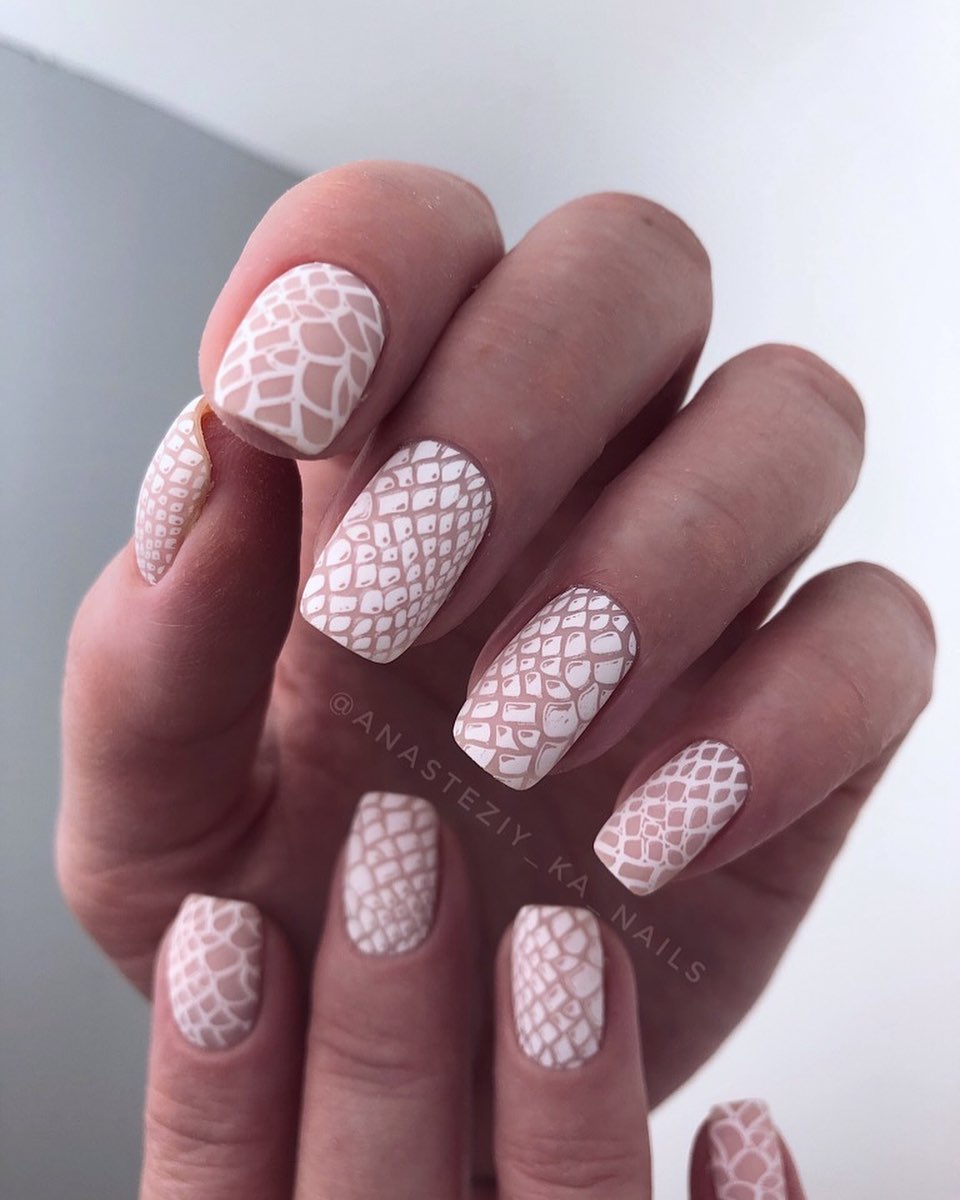 Стильный стемпинг маникюр 2026 – новые идеи дизайна