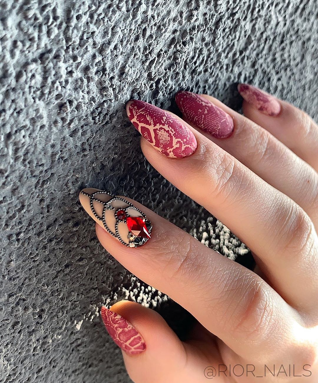 Стильный стемпинг маникюр 2026 – новые идеи дизайна