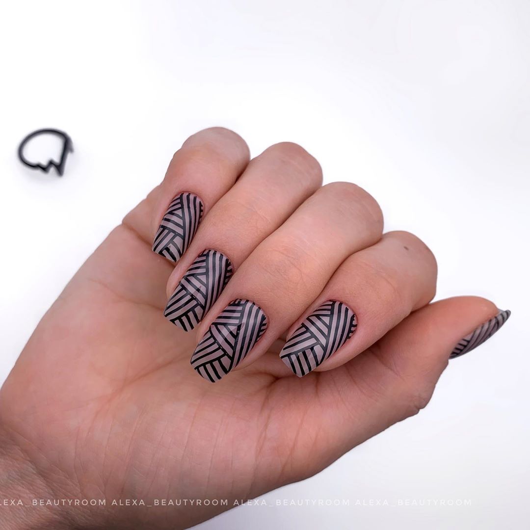 Стильный стемпинг маникюр 2026 – новые идеи дизайна