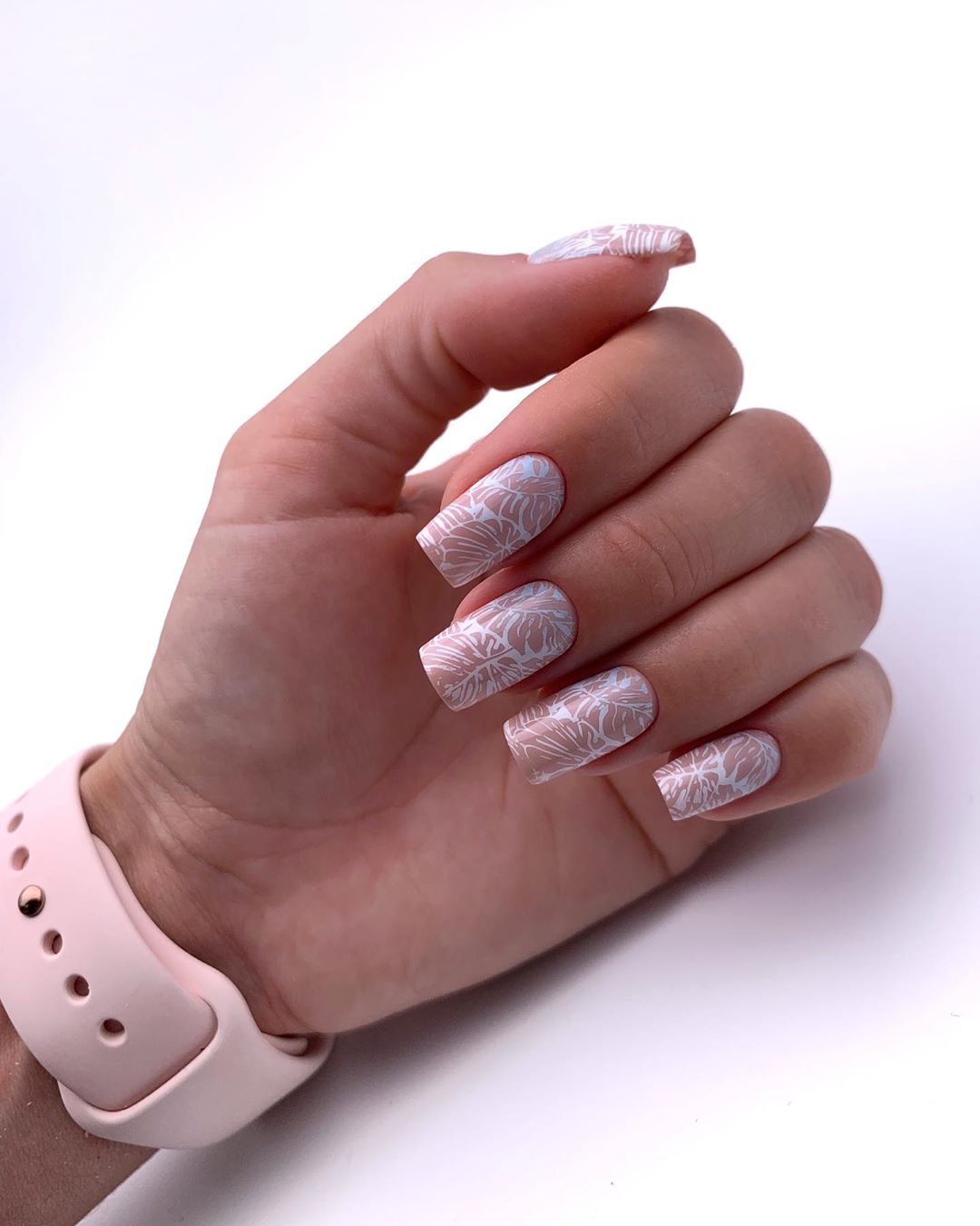 Стильный стемпинг маникюр 2026 – новые идеи дизайна