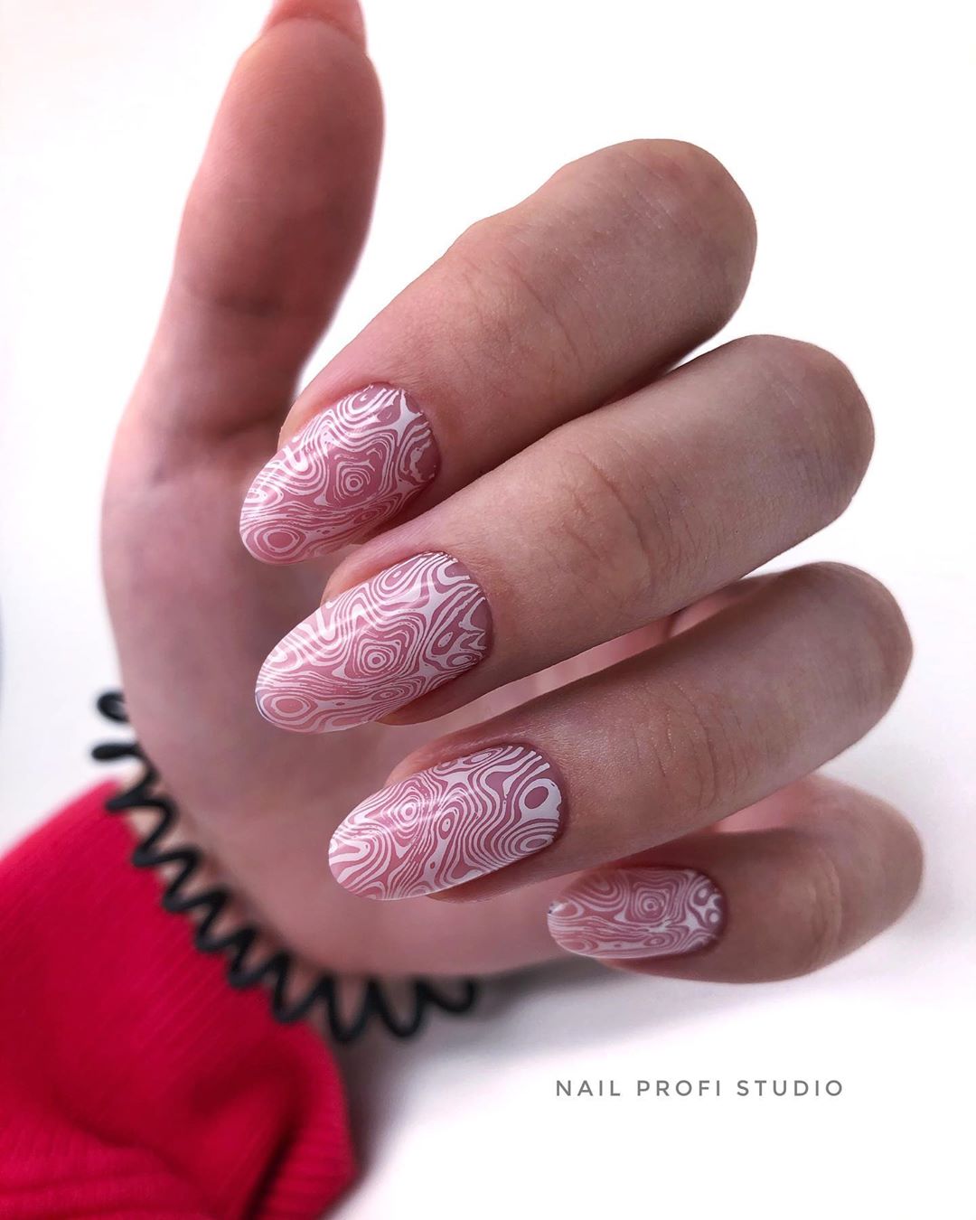 Стильный стемпинг маникюр 2026 – новые идеи дизайна