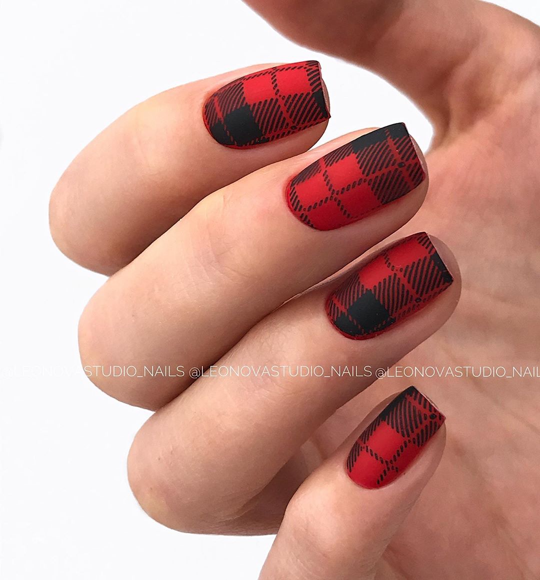 Стильный стемпинг маникюр 2026 – новые идеи дизайна