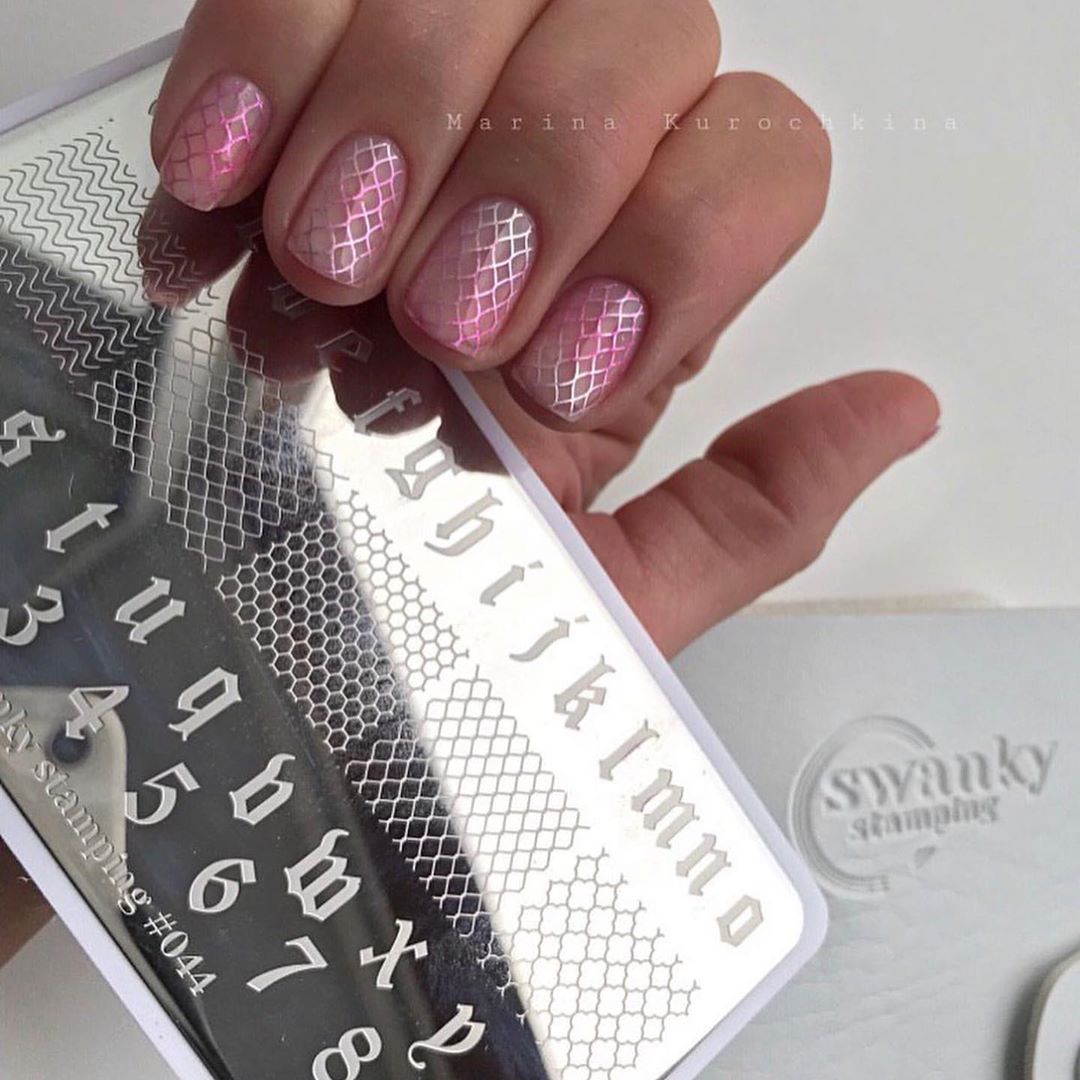 Стильный стемпинг маникюр 2026 – новые идеи дизайна