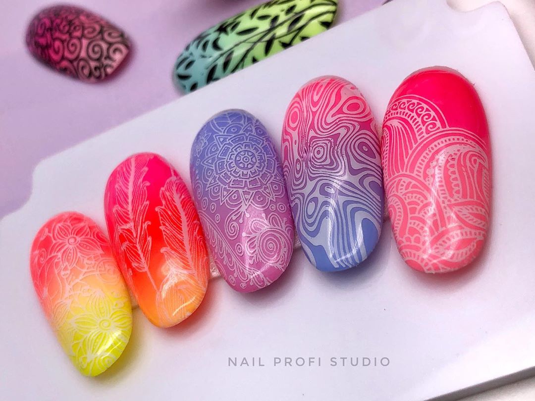 Стильный стемпинг маникюр 2026 – новые идеи дизайна