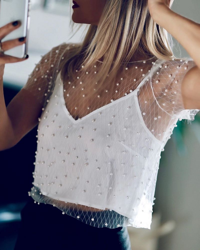 Красивые женские блузки 2026: лучшие образы с блузками — фото