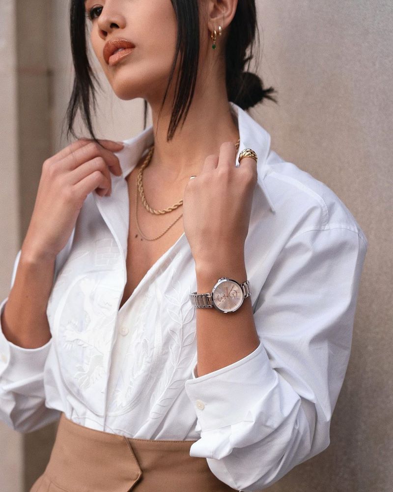 Красивые женские блузки 2026: лучшие образы с блузками — фото