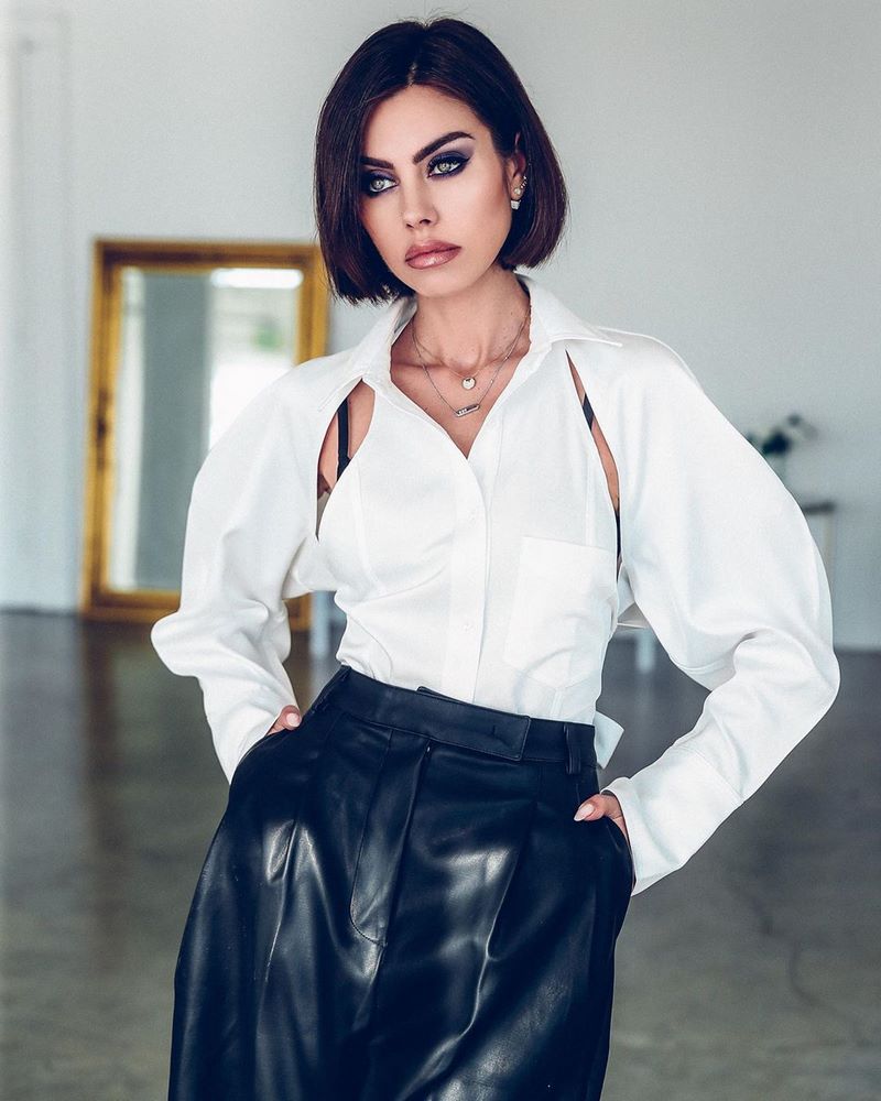 Красивые женские блузки 2026: лучшие образы с блузками — фото