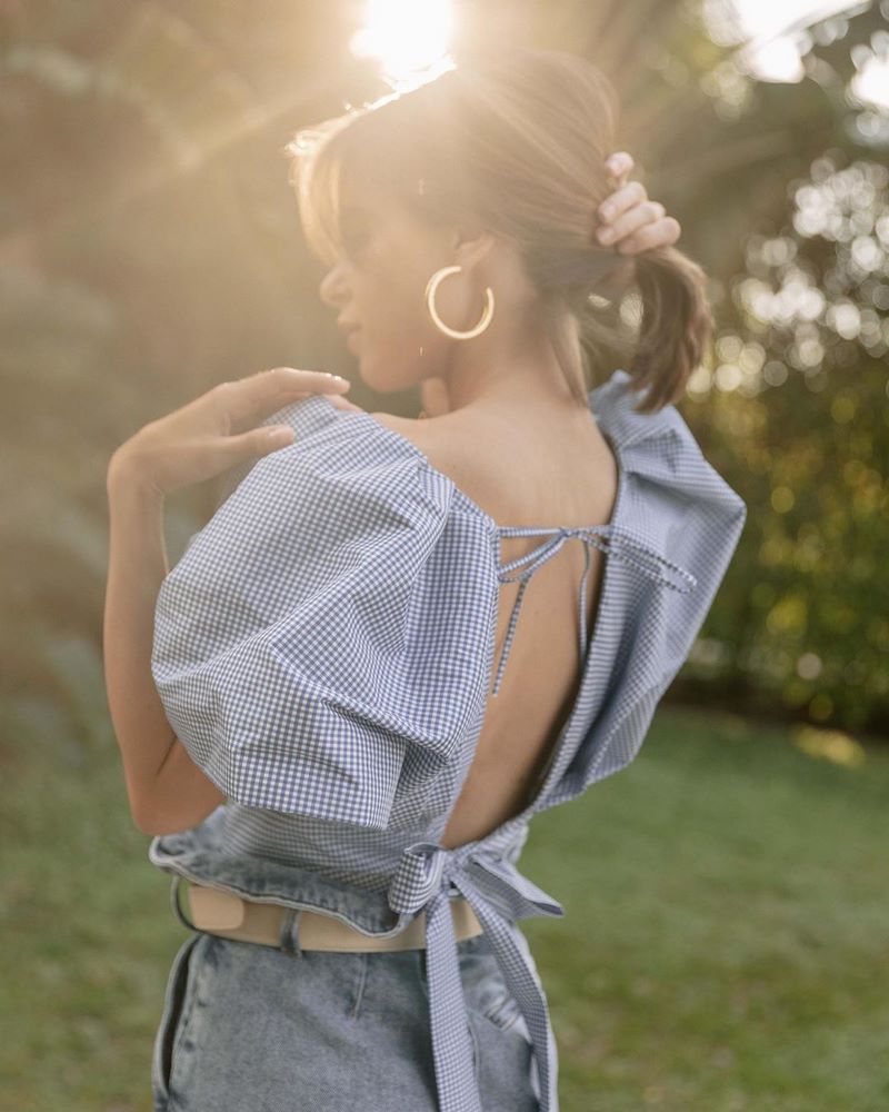 Красивые женские блузки 2026: лучшие образы с блузками — фото