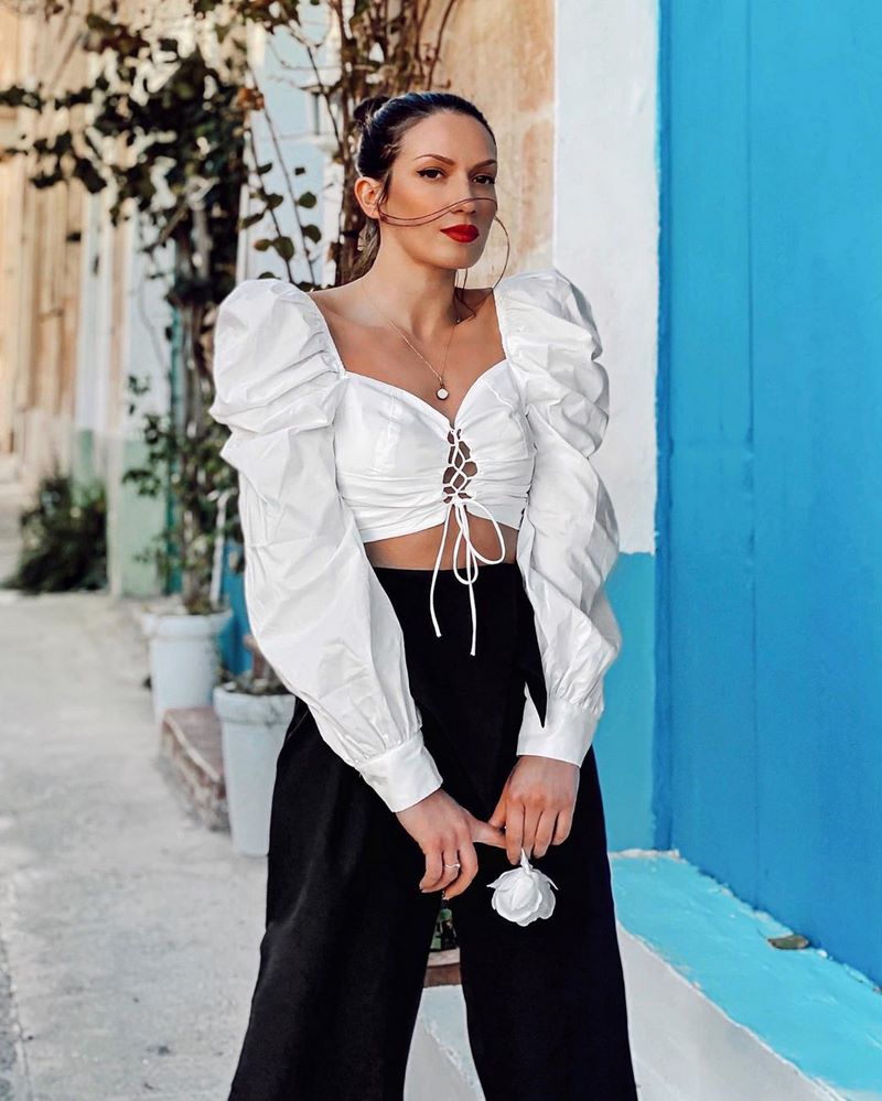 Красивые женские блузки 2026: лучшие образы с блузками — фото