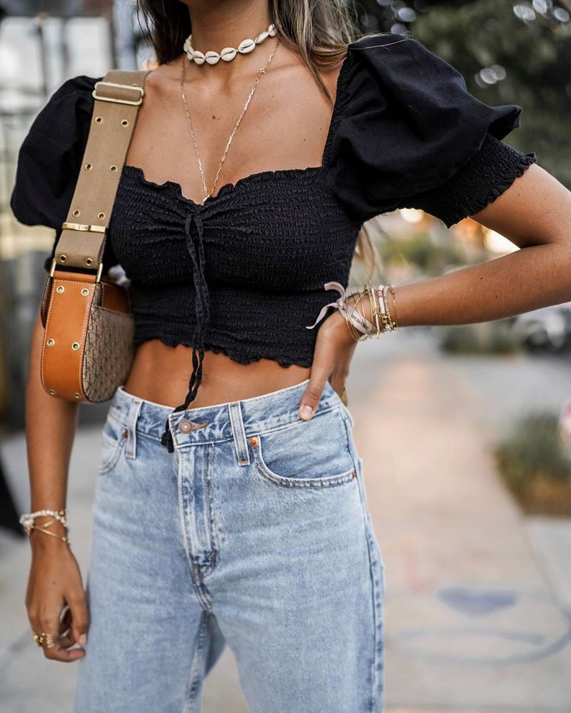 Красивые женские блузки 2026: лучшие образы с блузками — фото