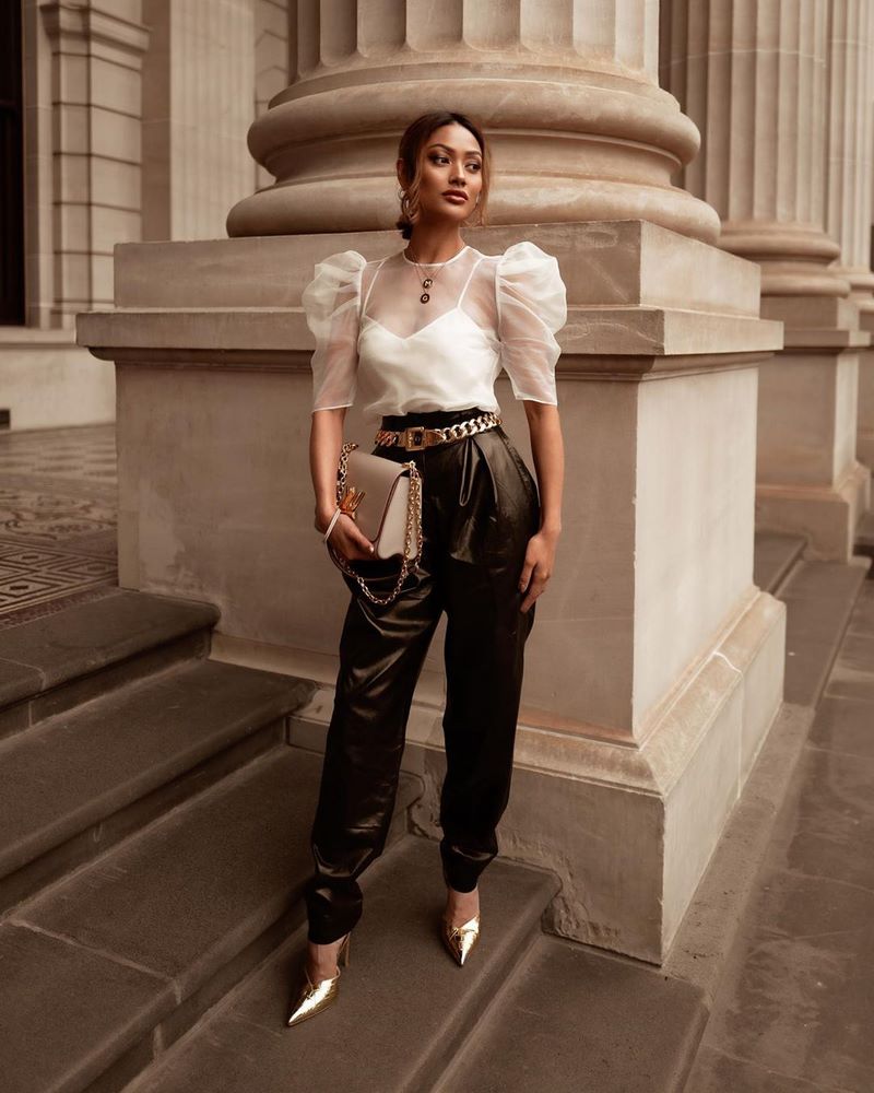 Красивые женские блузки 2026: лучшие образы с блузками — фото