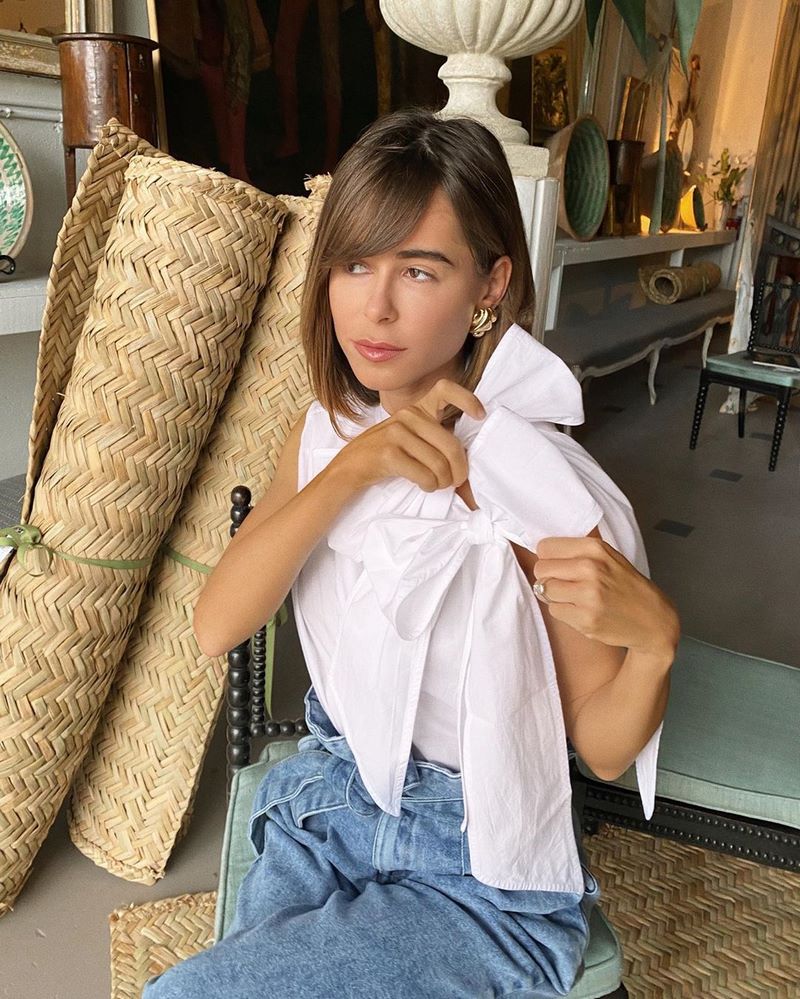 Красивые женские блузки 2026: лучшие образы с блузками — фото