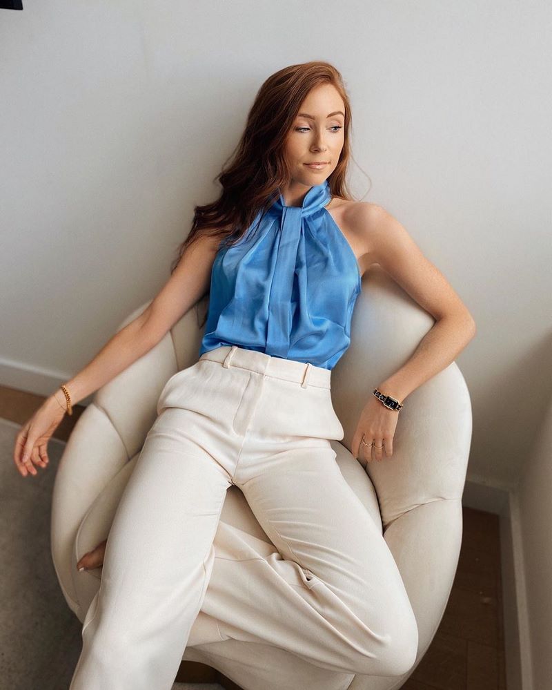 Красивые женские блузки 2026: лучшие образы с блузками — фото