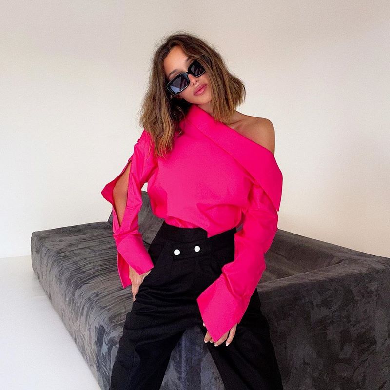 Красивые женские блузки 2026: лучшие образы с блузками — фото