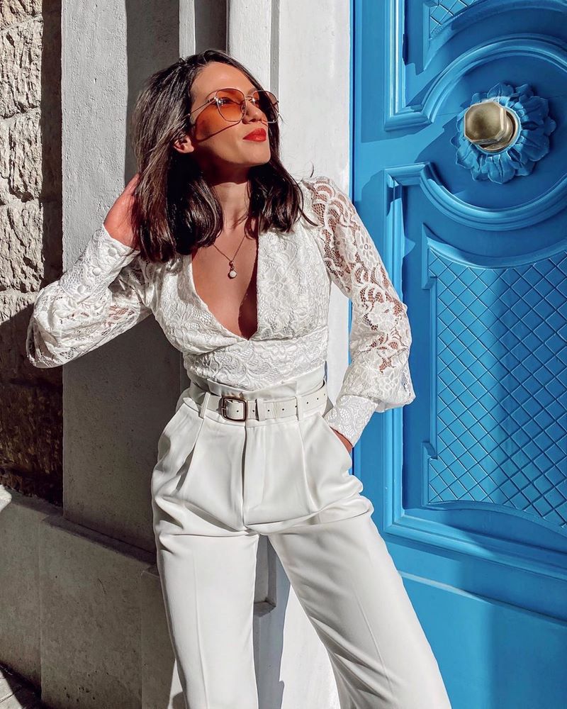 Красивые женские блузки 2026: лучшие образы с блузками — фото