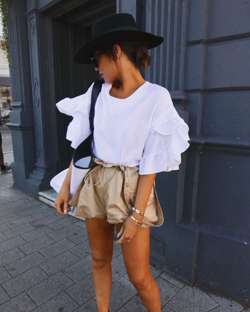 Красивые женские блузки 2026: лучшие образы с блузками — фото