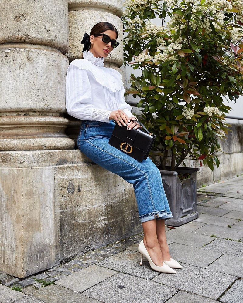 Красивые женские блузки 2026: лучшие образы с блузками — фото