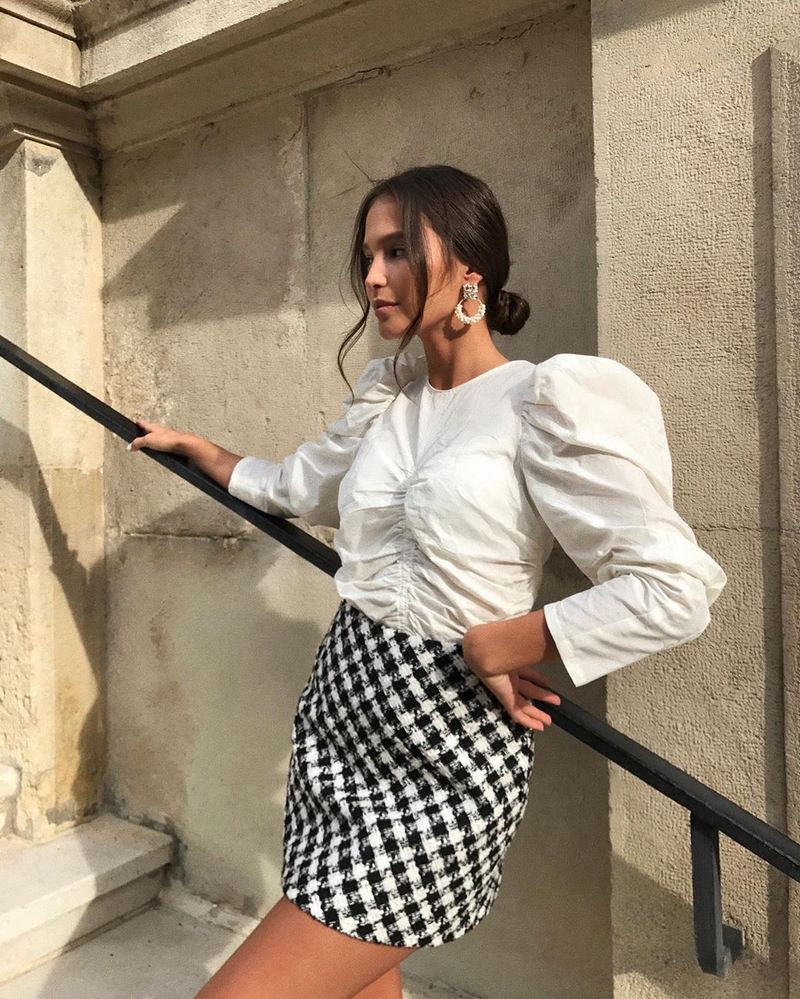 Красивые женские блузки 2026: лучшие образы с блузками — фото