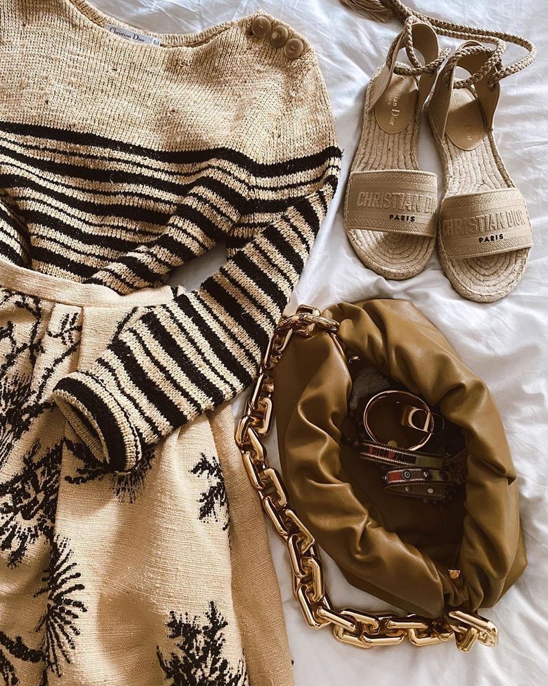 Мода на женские свитеры 2026: свежая подборка новых моделей и фасонов