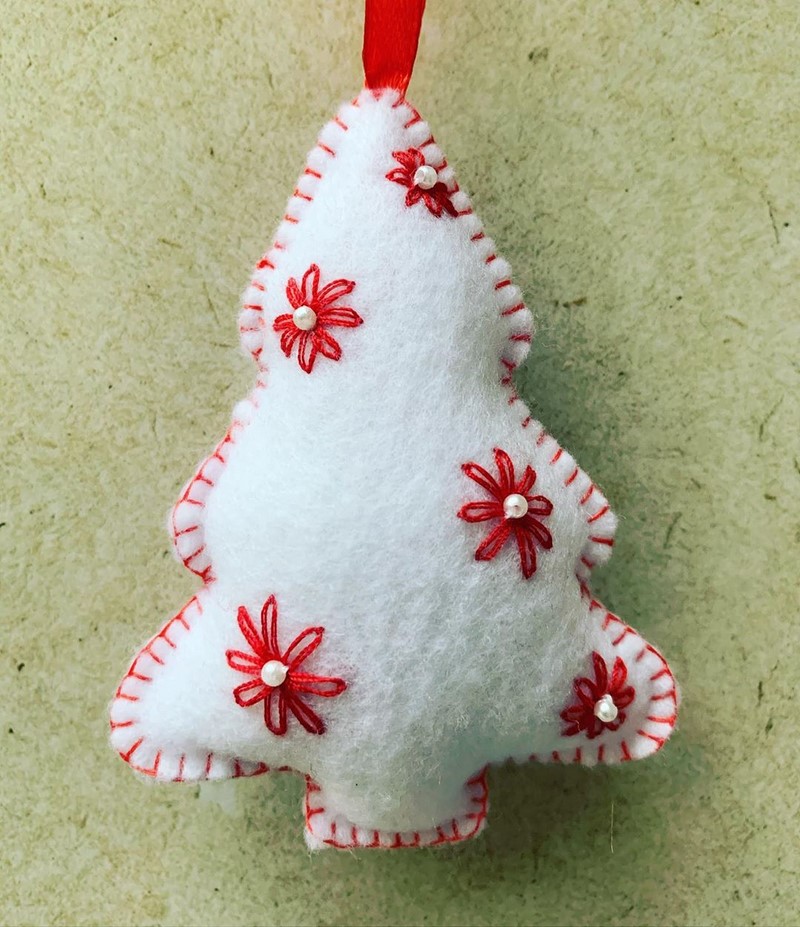 Новогодние игрушки своими руками: оригинальные поделки на Новый 2027 год