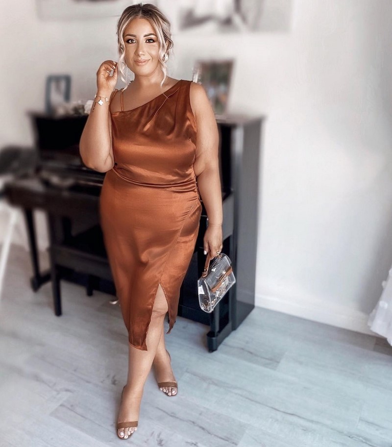 Платья на Новый Год 2027 для полных женщин: подборка модных трендов для главного торжества года