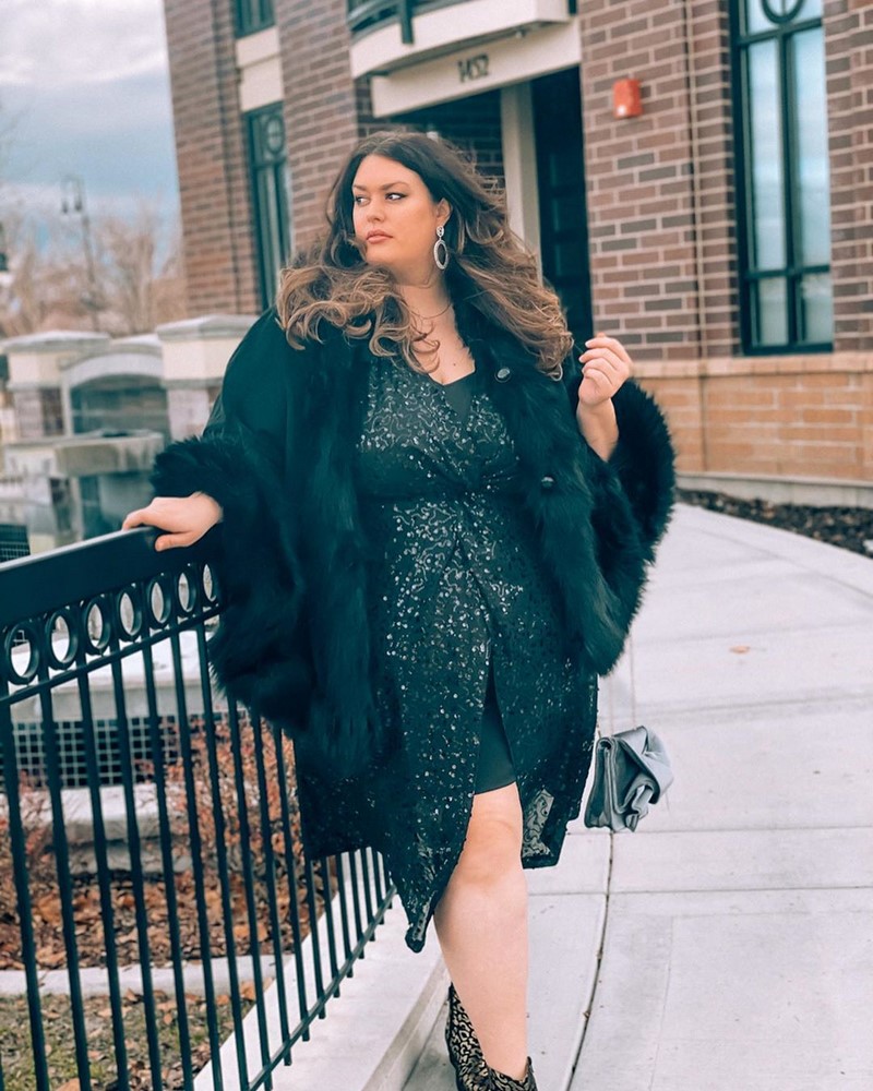 Платья на Новый Год 2027 для полных женщин: подборка модных трендов для главного торжества года