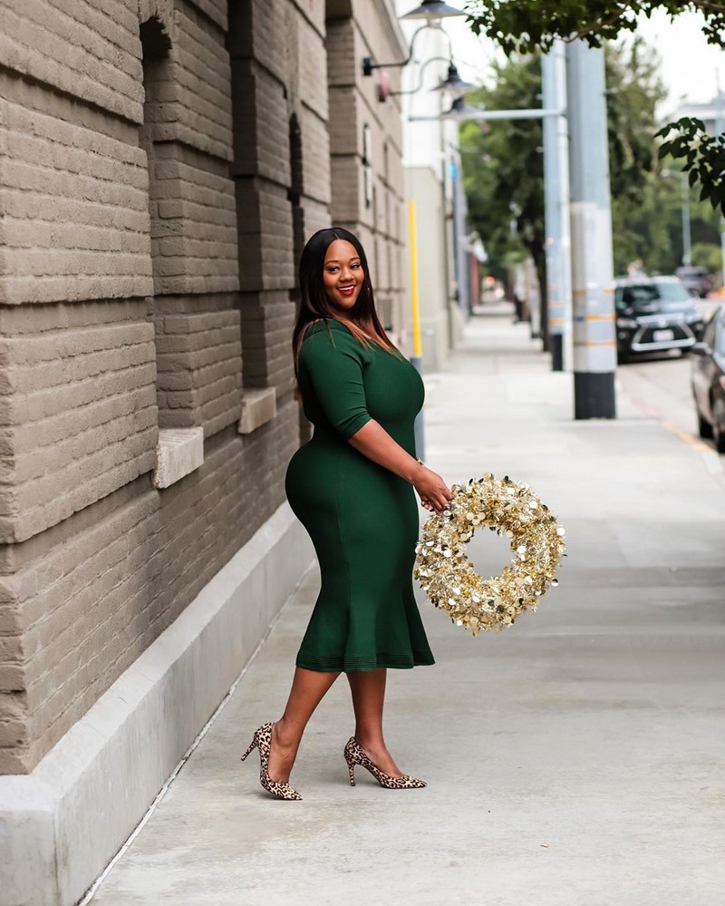 Платья на Новый Год 2027 для полных женщин: подборка модных трендов для главного торжества года