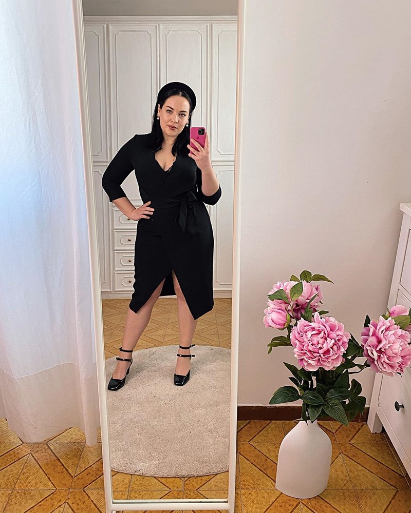 Платья на Новый Год 2027 для полных женщин: подборка модных трендов для главного торжества года