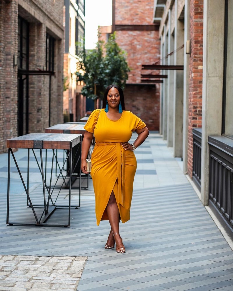 Платья на Новый Год 2027 для полных женщин: подборка модных трендов для главного торжества года