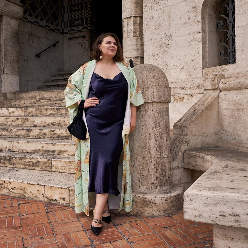 Платья на Новый Год 2027 для полных женщин: подборка модных трендов для главного торжества года