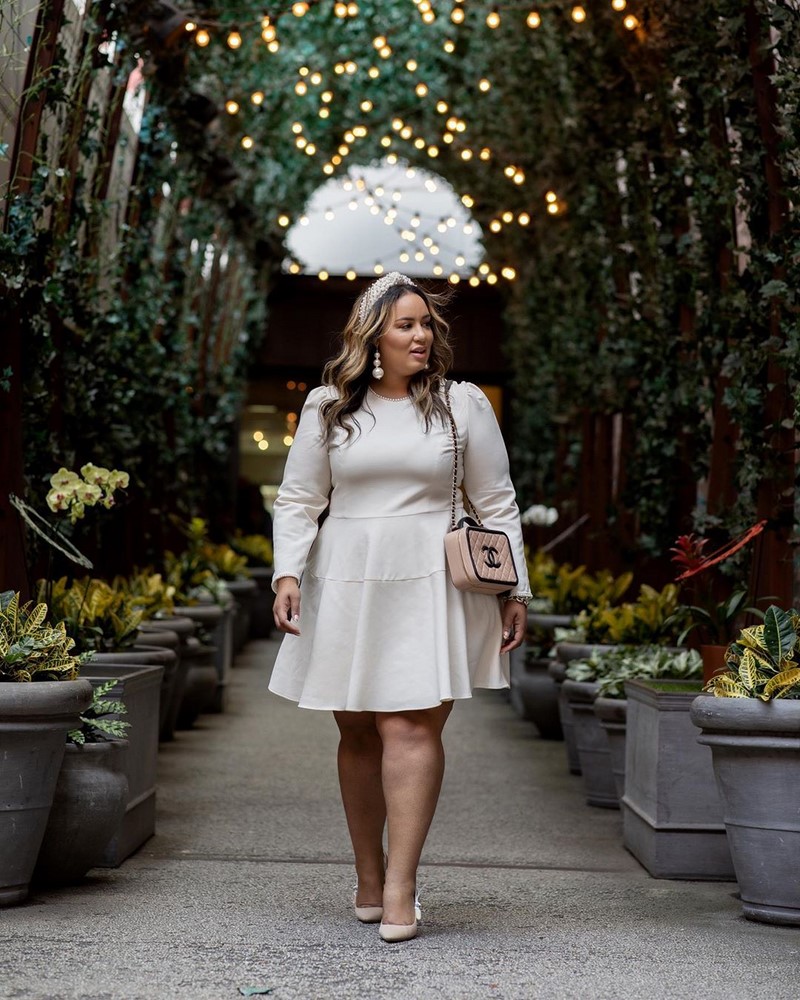 Платья на Новый Год 2027 для полных женщин: подборка модных трендов для главного торжества года