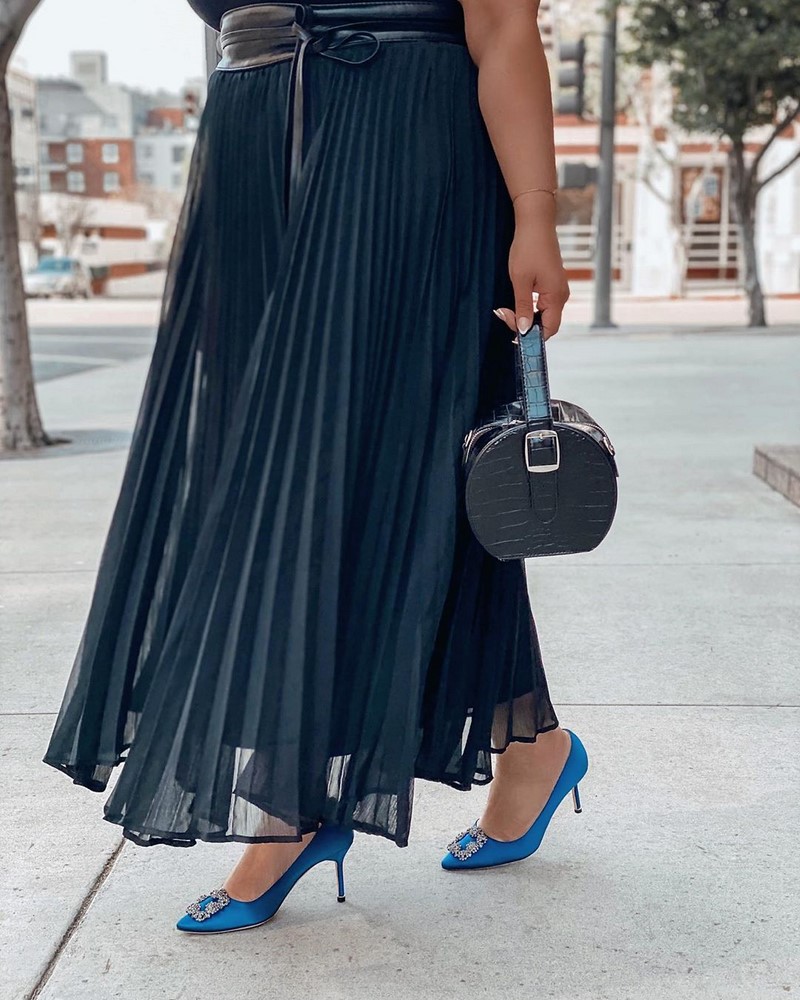 Платья на Новый Год 2027 для полных женщин: подборка модных трендов для главного торжества года