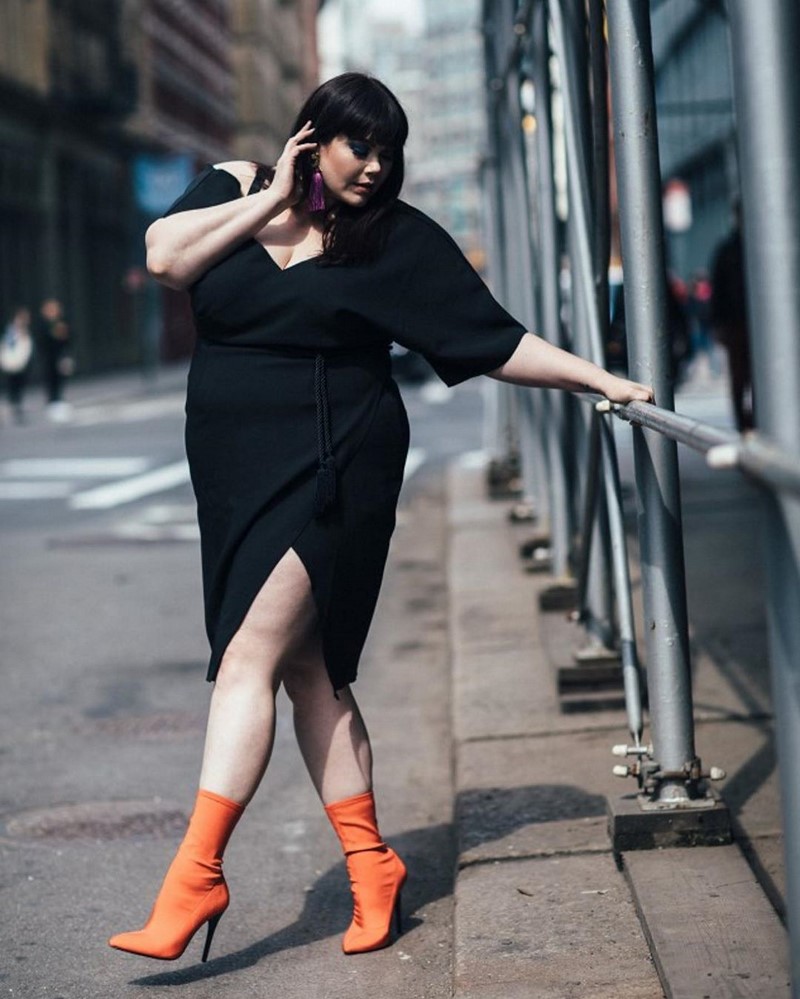 Платья на Новый Год 2027 для полных женщин: подборка модных трендов для главного торжества года