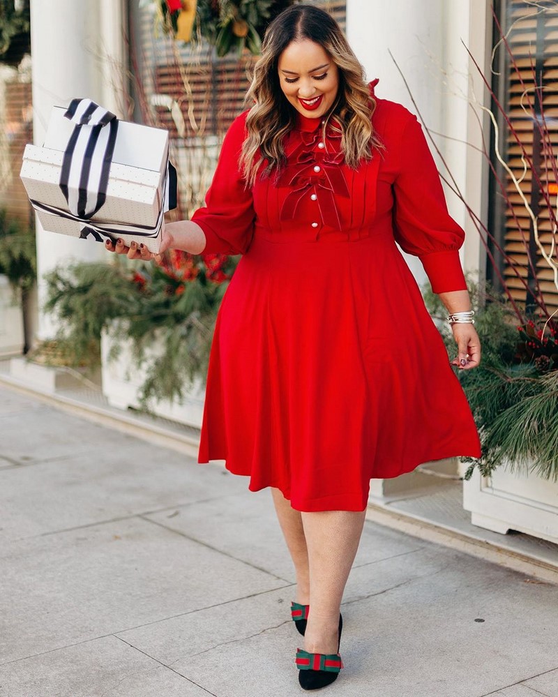 Платья на Новый Год 2027 для полных женщин: подборка модных трендов для главного торжества года