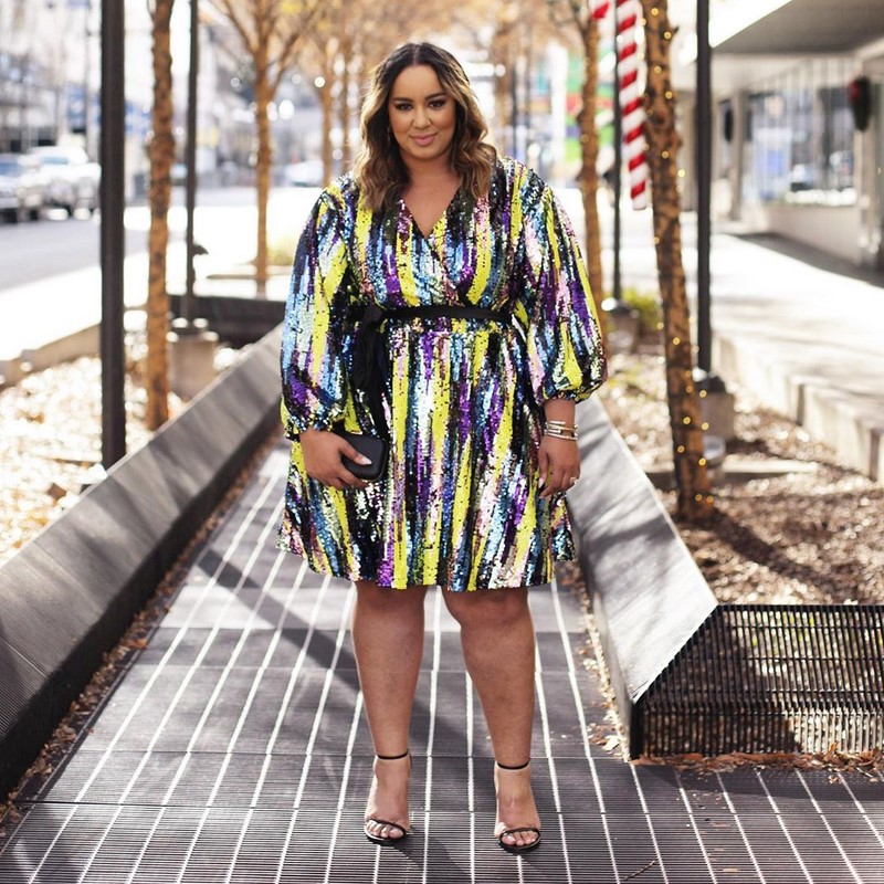 Платья на Новый Год 2027 для полных женщин: подборка модных трендов для главного торжества года