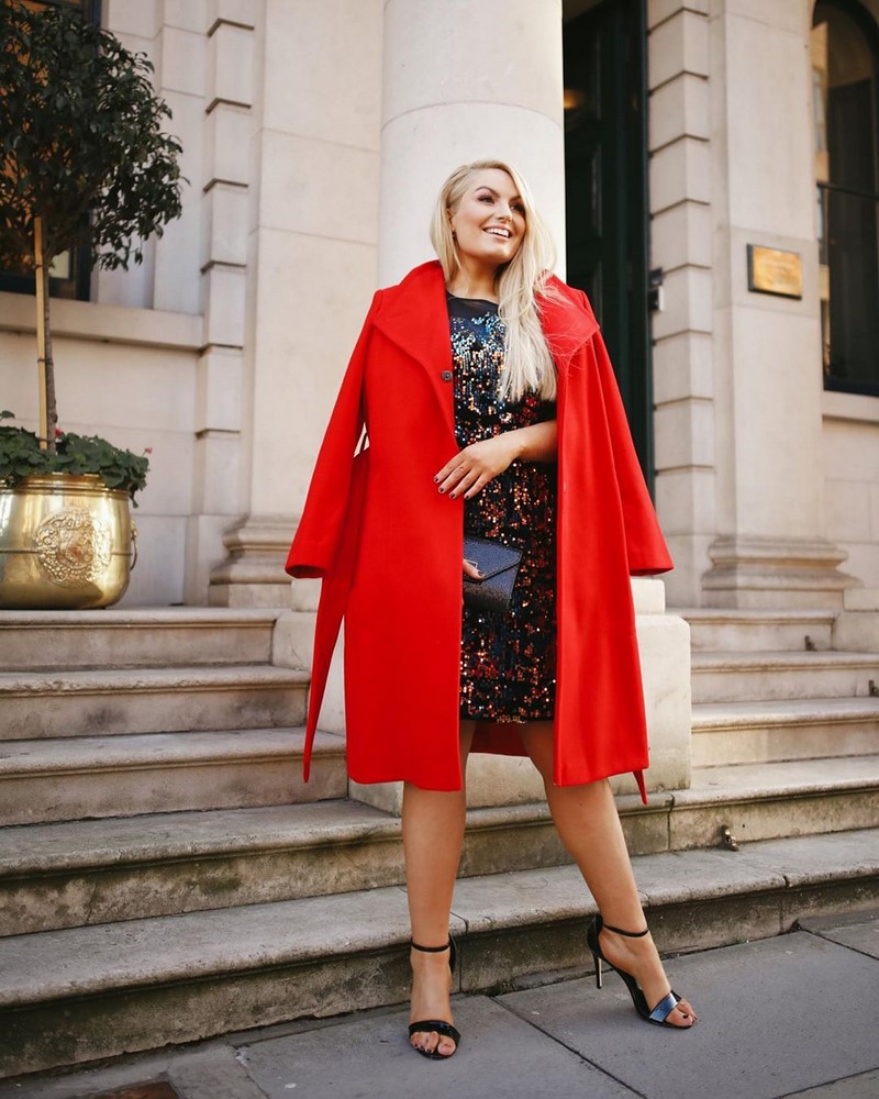 Платья на Новый Год 2027 для полных женщин: подборка модных трендов для главного торжества года