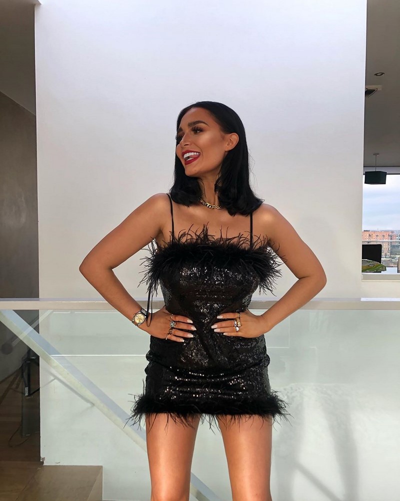 В каком цвете и в чем встречать Новый 2027 год? Фото-идеи новогодних образов