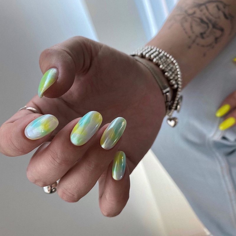 Модный маникюр с втиркой 2026: виды и тренды дизайна