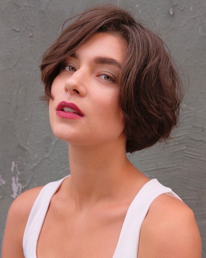 Короткие стрижки 2026: тренды женских стрижек на короткие волосы с фото